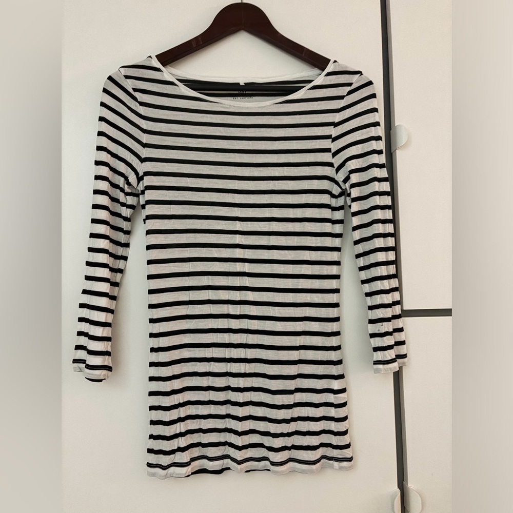 Women's Black & White Striped Long Sleeve Tee
